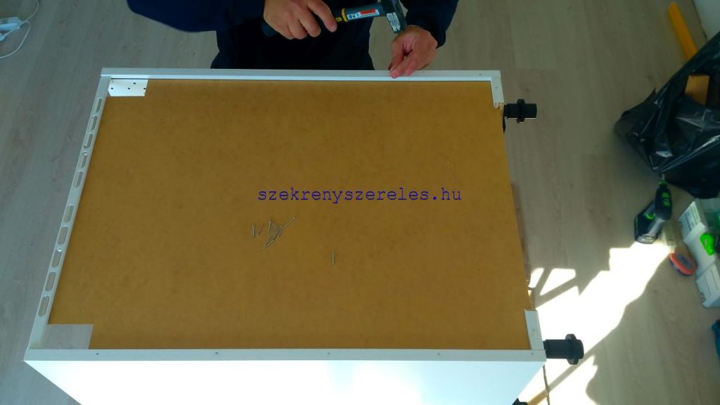 Ikae konyhaszekrény hátfal szegelés