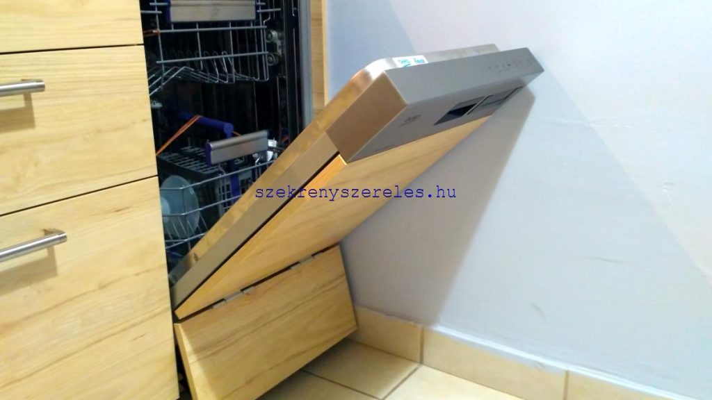 Részlegesen integrált mosogatógép